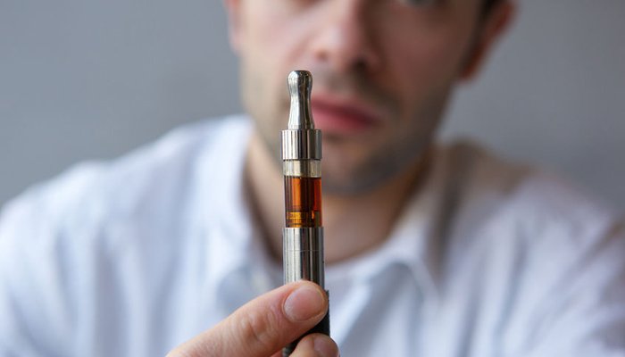 Democrats Urge Stronger E-Cigarette Warnings